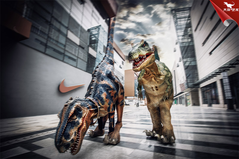 人穿恐龍衣服，人穿的恐龍服裝