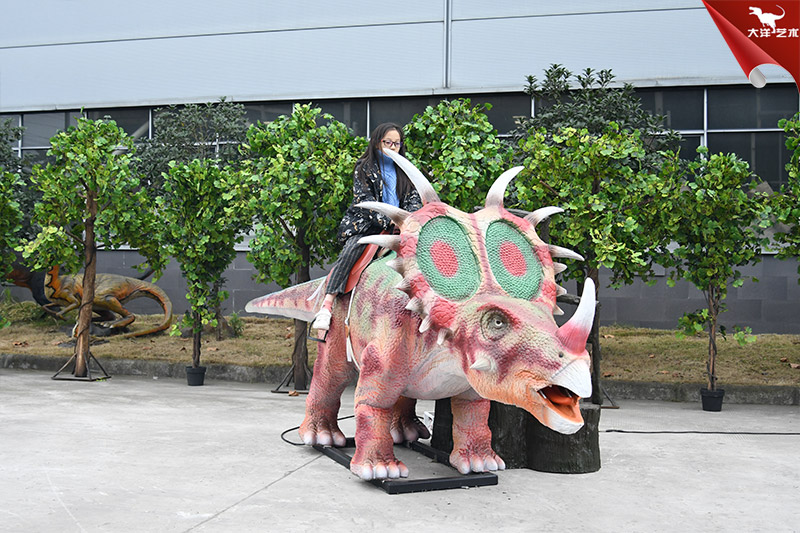 恐龍坐騎，游樂場乘騎恐龍